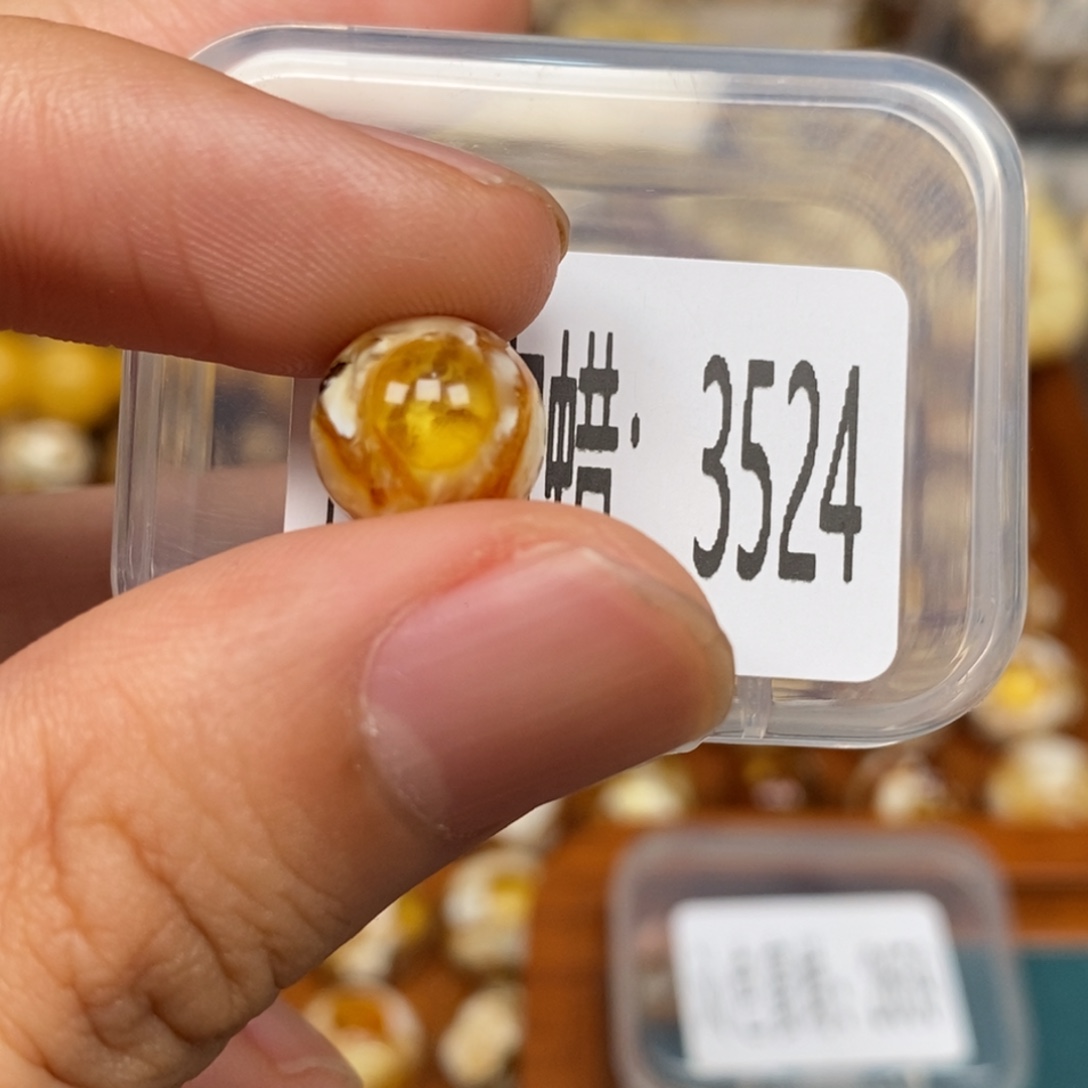 蜜蜡未镶嵌珠宝奇石3524