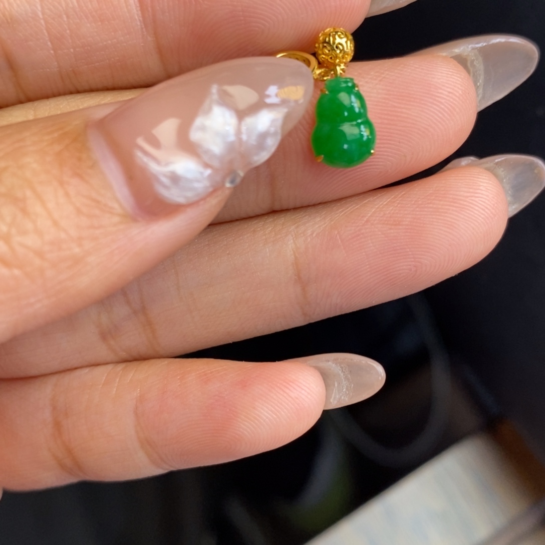 超***豪翡翠18K金镶嵌颈饰