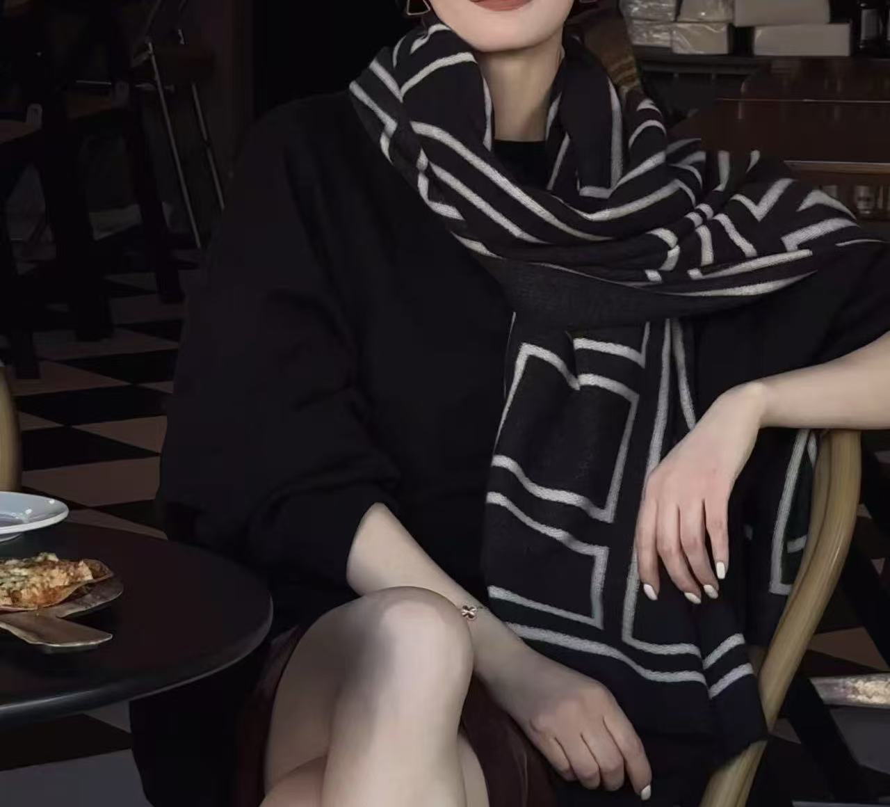 MOON 时尚简约百搭休闲气质几何图案时髦围巾披肩10802