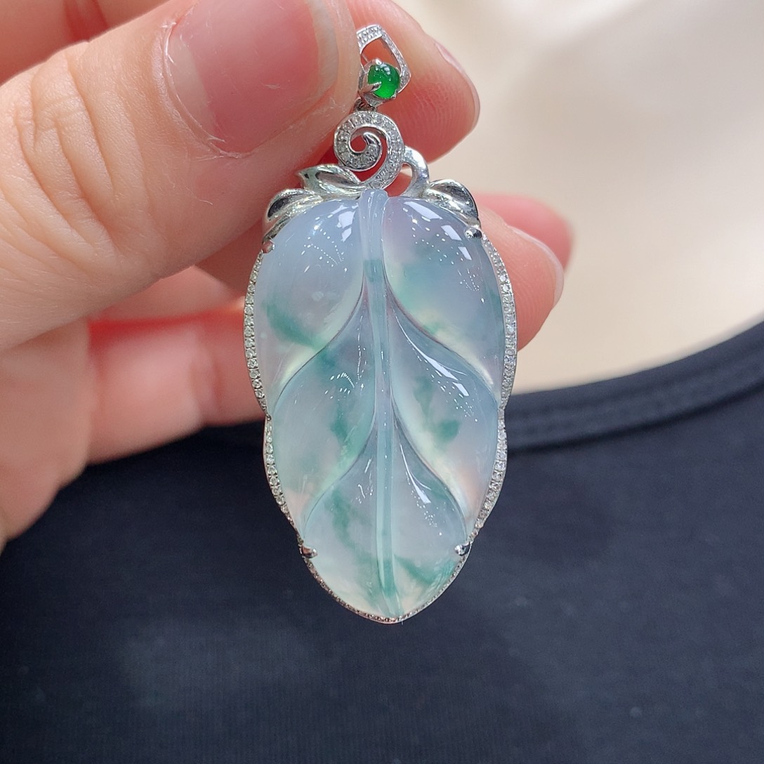 翡翠颈饰18K金镶嵌叶子