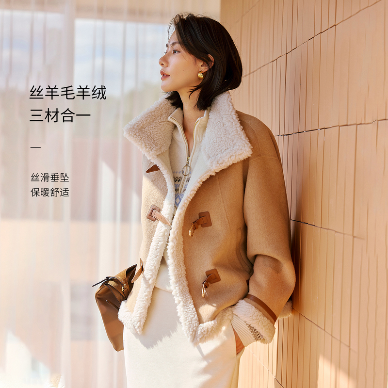 EP雅莹2025早秋新款女装 绵羊毛拼皮设计感立领短款大衣外套8217A