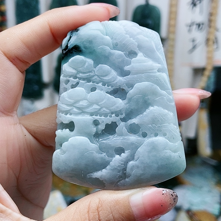 颈饰足铂镶嵌翡翠翡翠