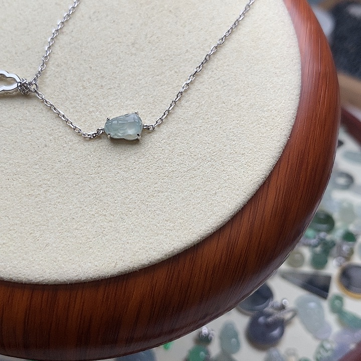 翡翠颈饰未镶嵌手链