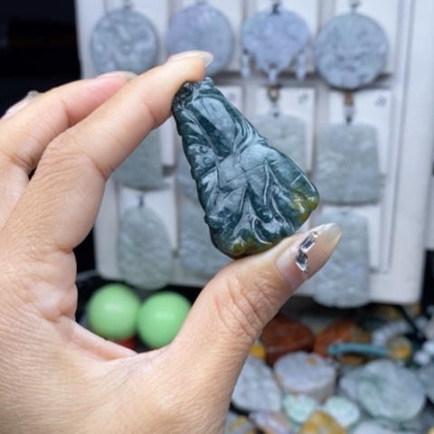 翡翠颈饰未镶嵌翡翠