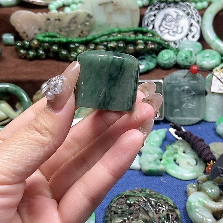 翡翠颈饰未镶嵌远**叶0000000000