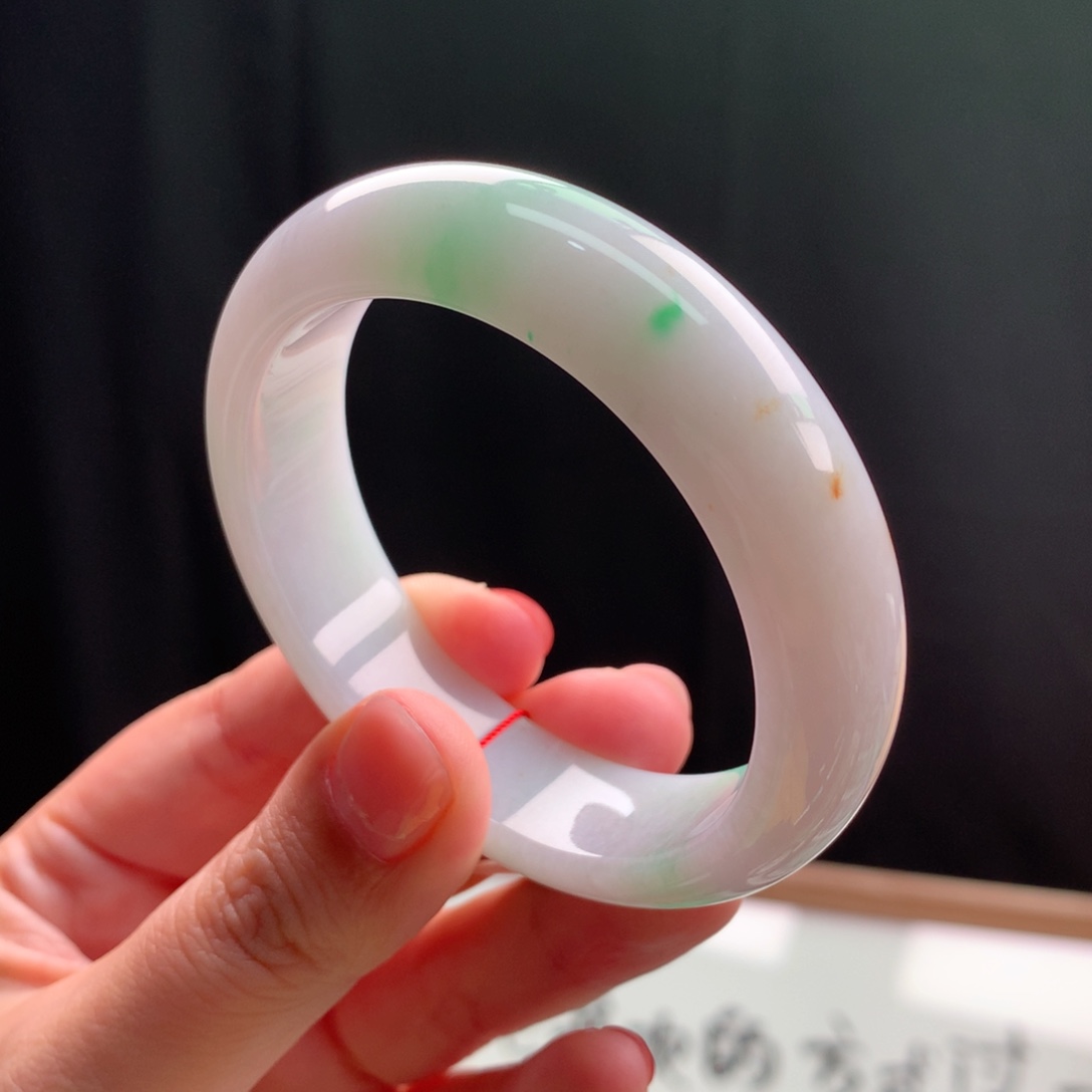 翡翠手镯未镶嵌缅甸