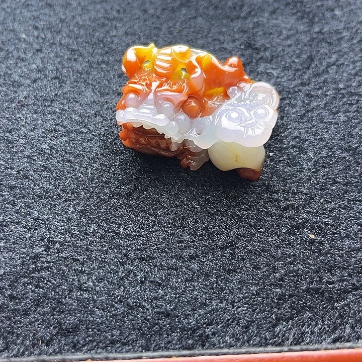 石英质玉（黄龙玉）颈饰未镶嵌