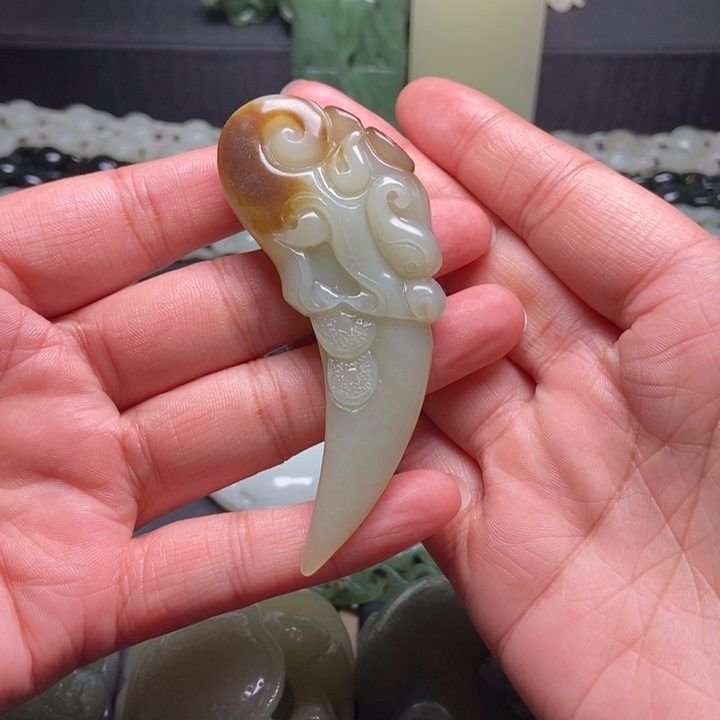 颈饰未镶嵌和田玉大**哥