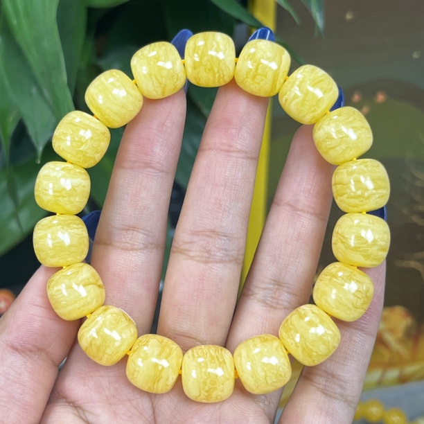 焦皮料鸡油黄虎皮纹千层雪妖花精工同料手串单圈纯天然原矿琥珀