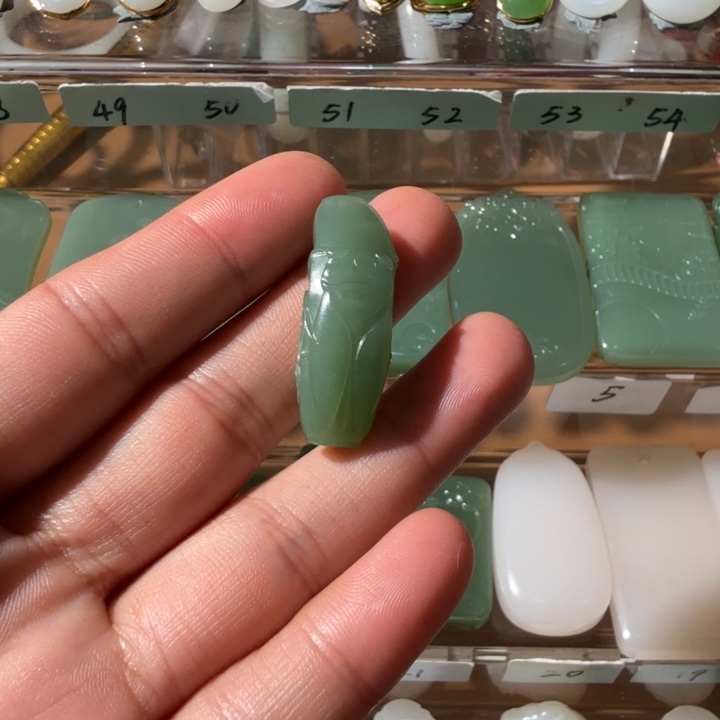 和田玉颈饰未镶嵌正宗俄碧七号矿粉绿一鸣惊人活动价