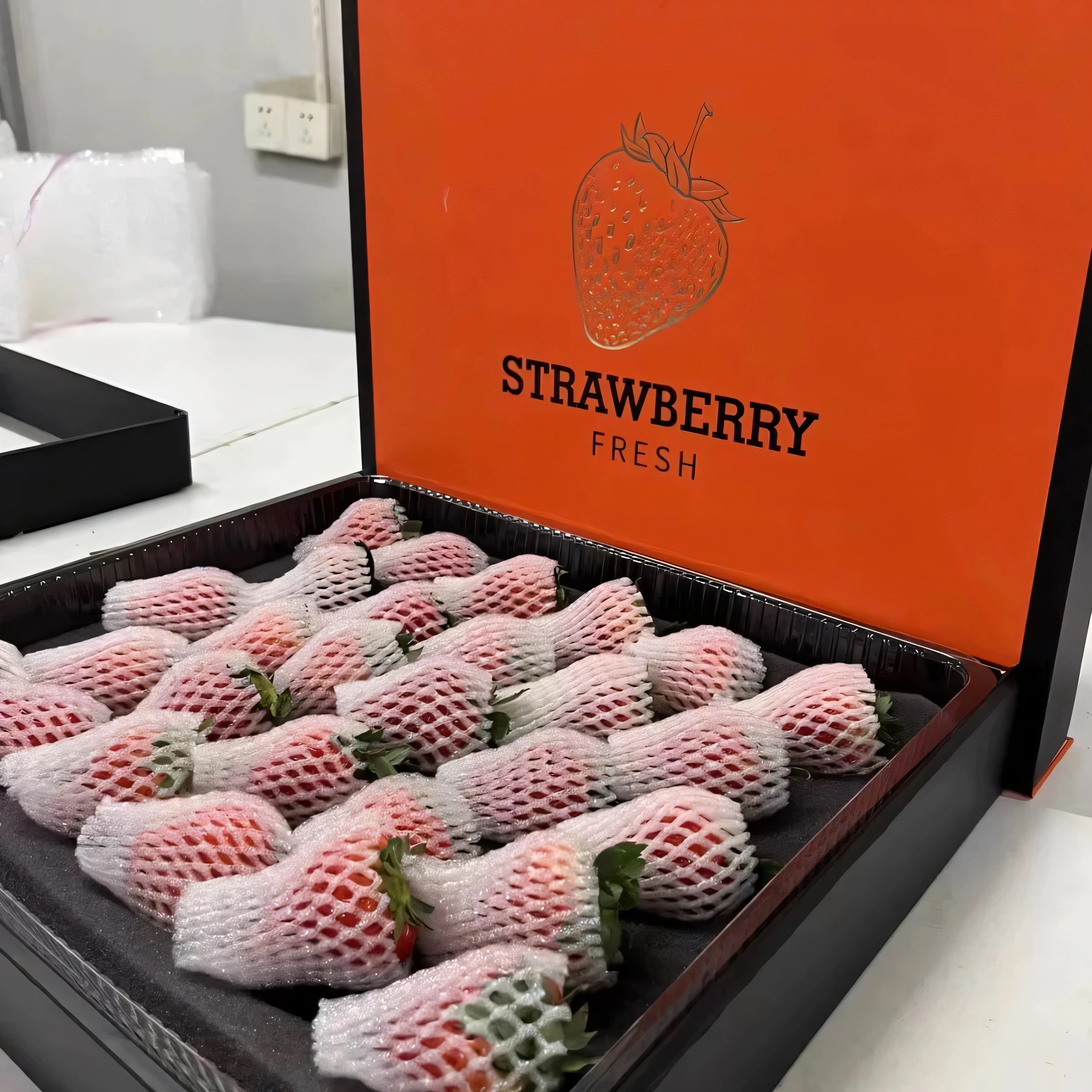 丹东九九草莓网红礼盒爱马仕礼盒装顺丰包邮99草莓久久草马家岗