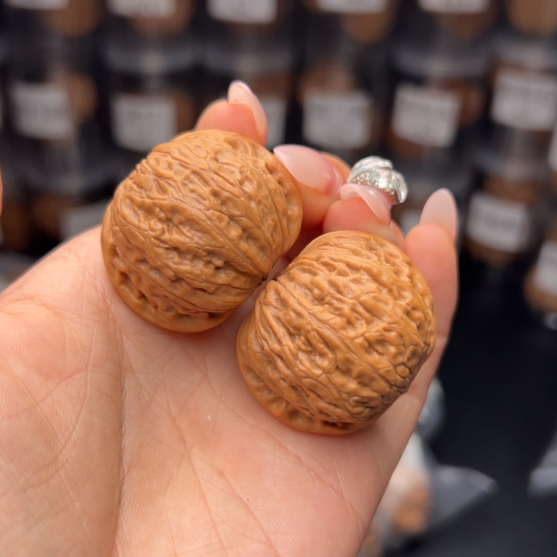 文玩核桃吊坠梅***．铁锤