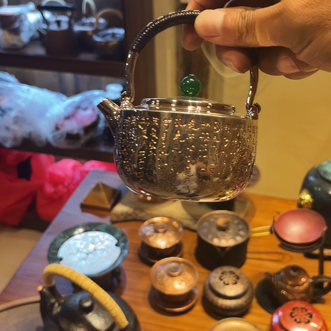 心经鎏银提梁泡壶手工锻打工艺