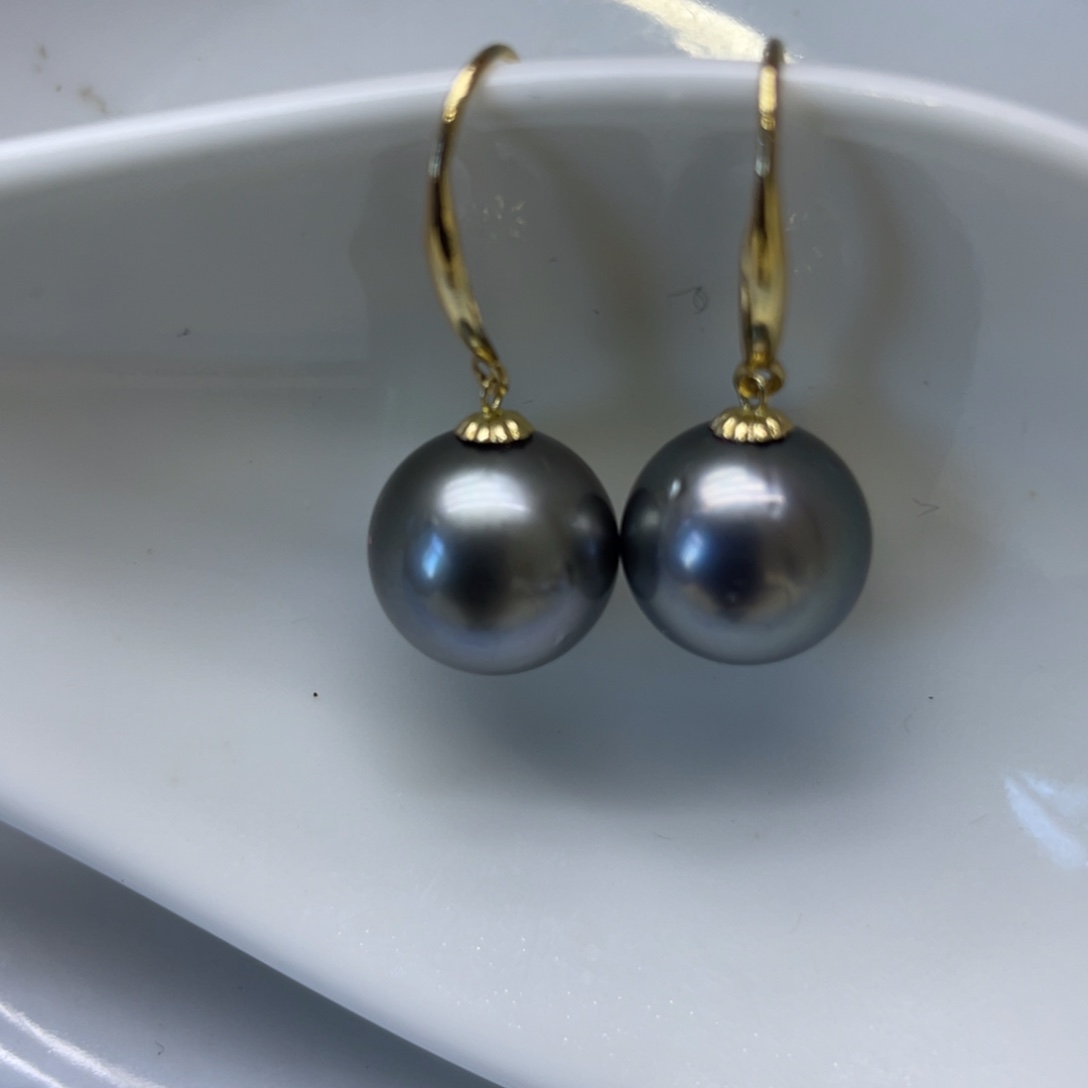 18K金镶嵌海水珍珠耳饰