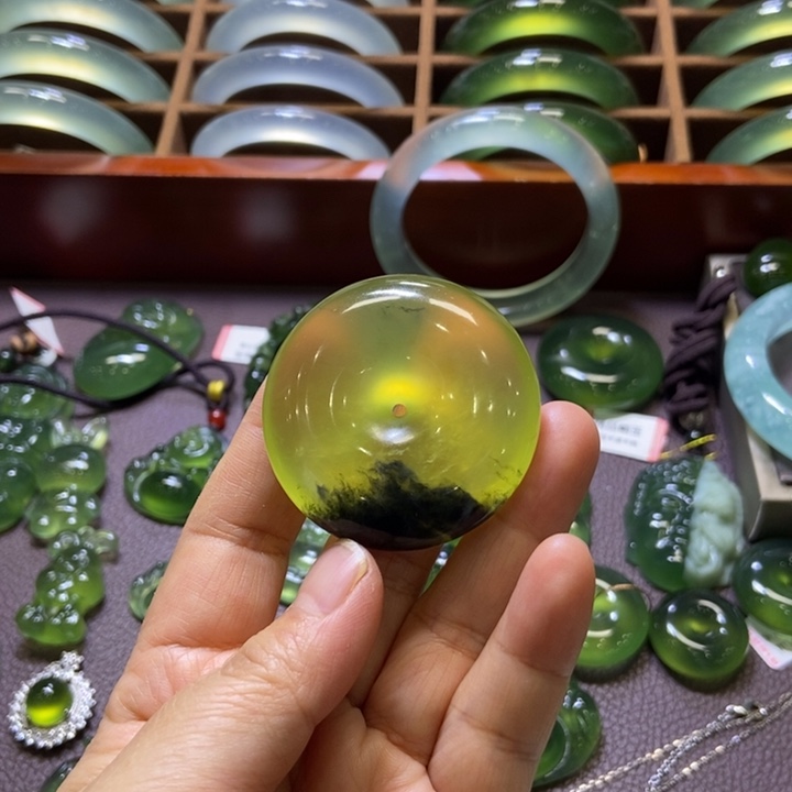 蛇纹石玉未镶嵌吊坠