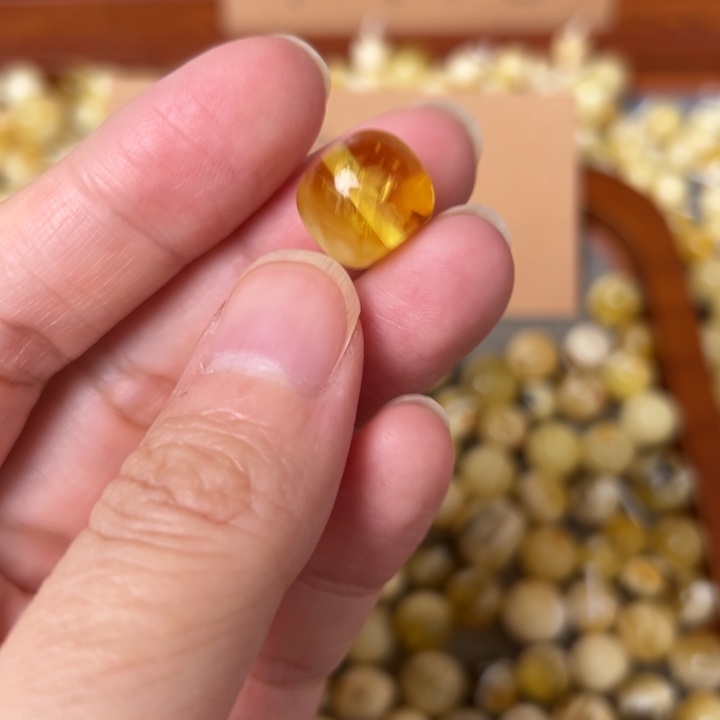 蜜蜡未镶嵌裸石12.6mm一个