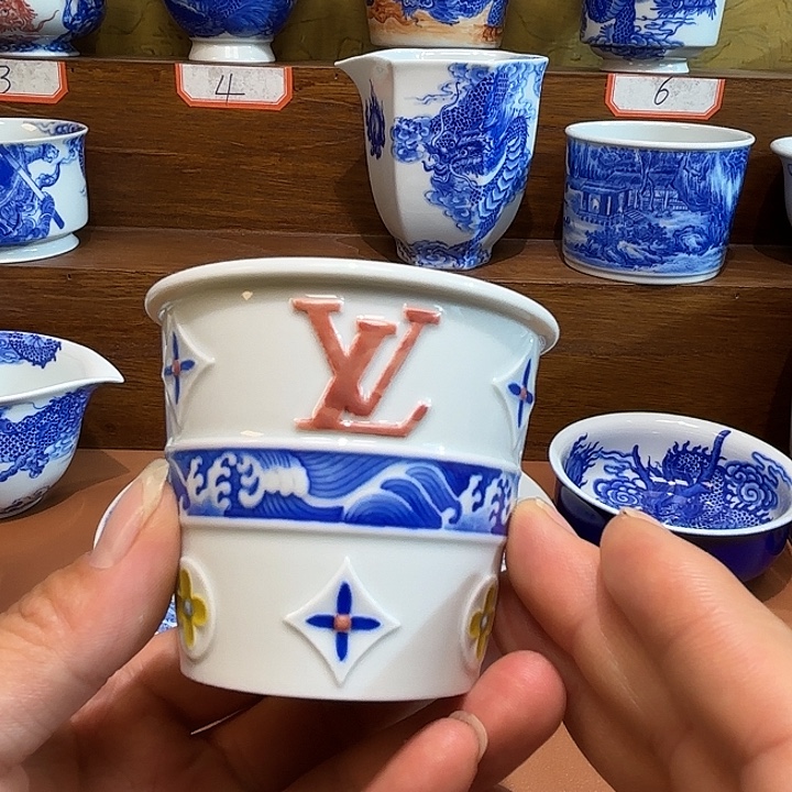 C***n青花手绘雕刻小可乐杯