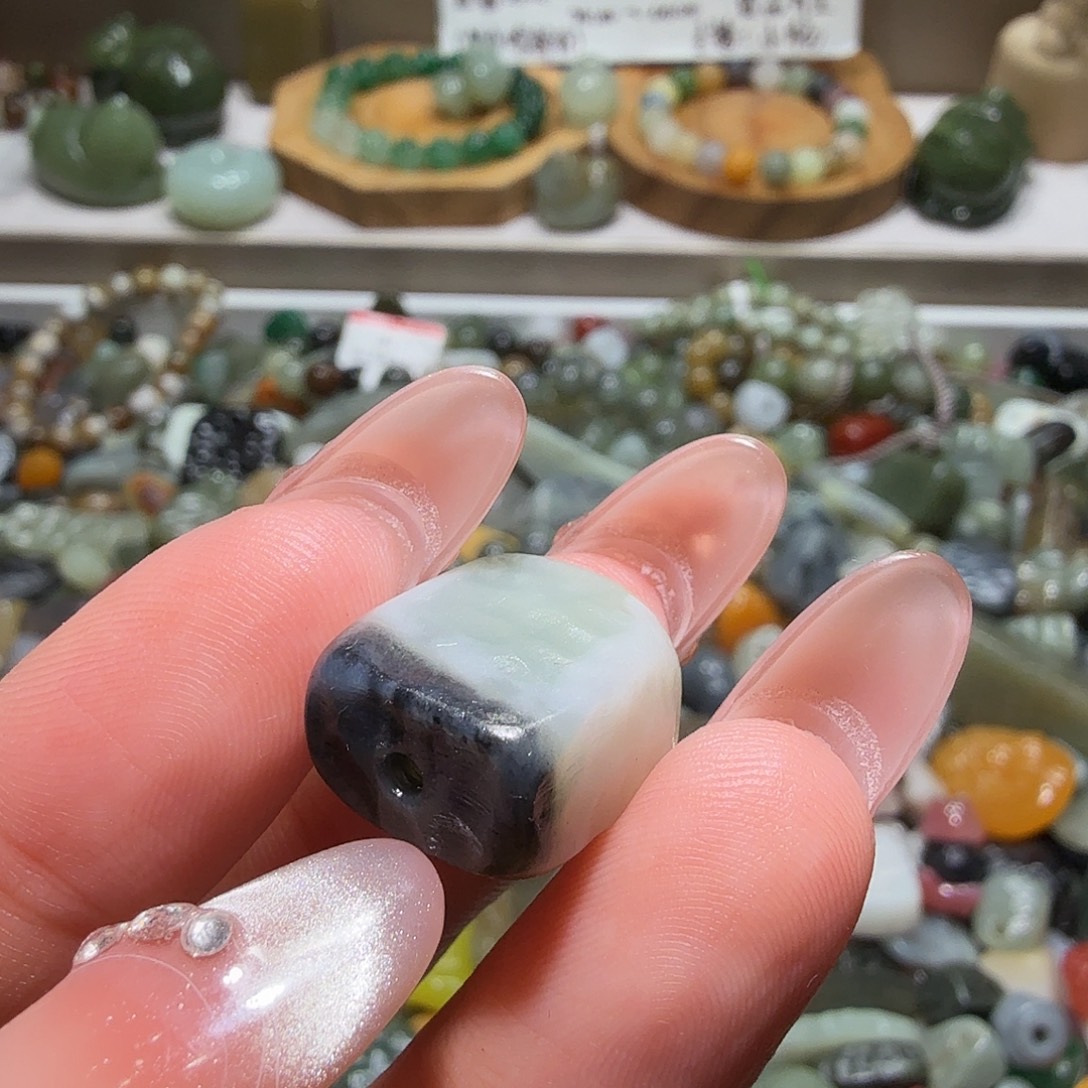 和田玉未镶嵌珠宝奇石