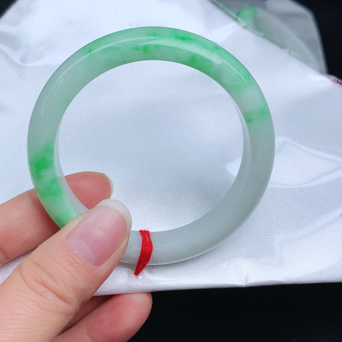 翡翠手镯未镶嵌8464xccvbb