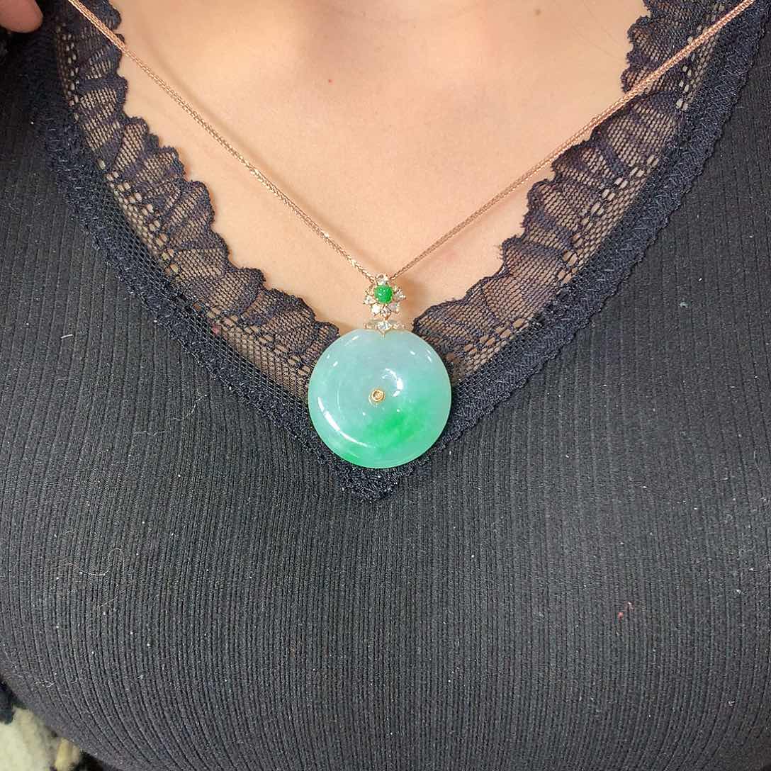 翡翠吊坠(赠链)18K金镶嵌