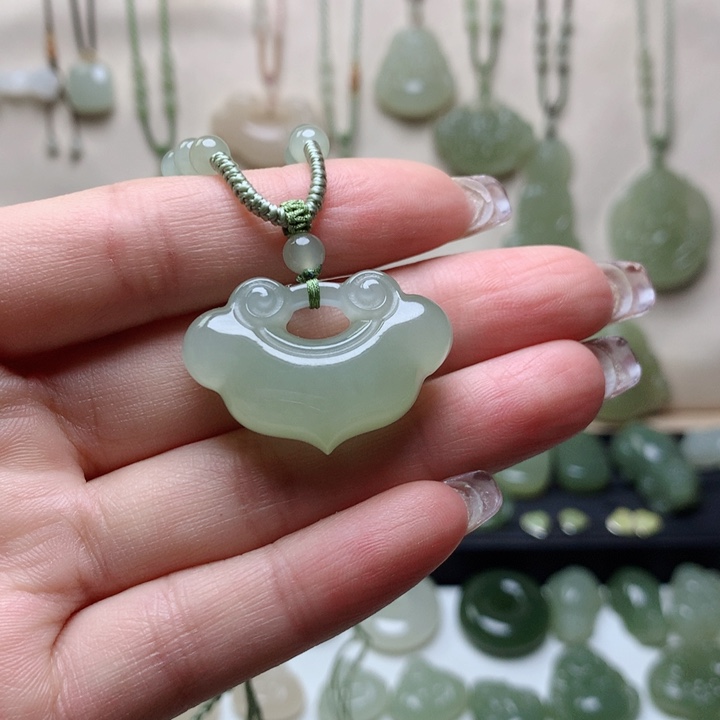 和田玉吊坠未镶嵌