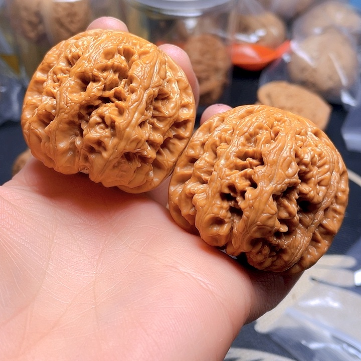 文玩核桃吊坠平谷粗筋