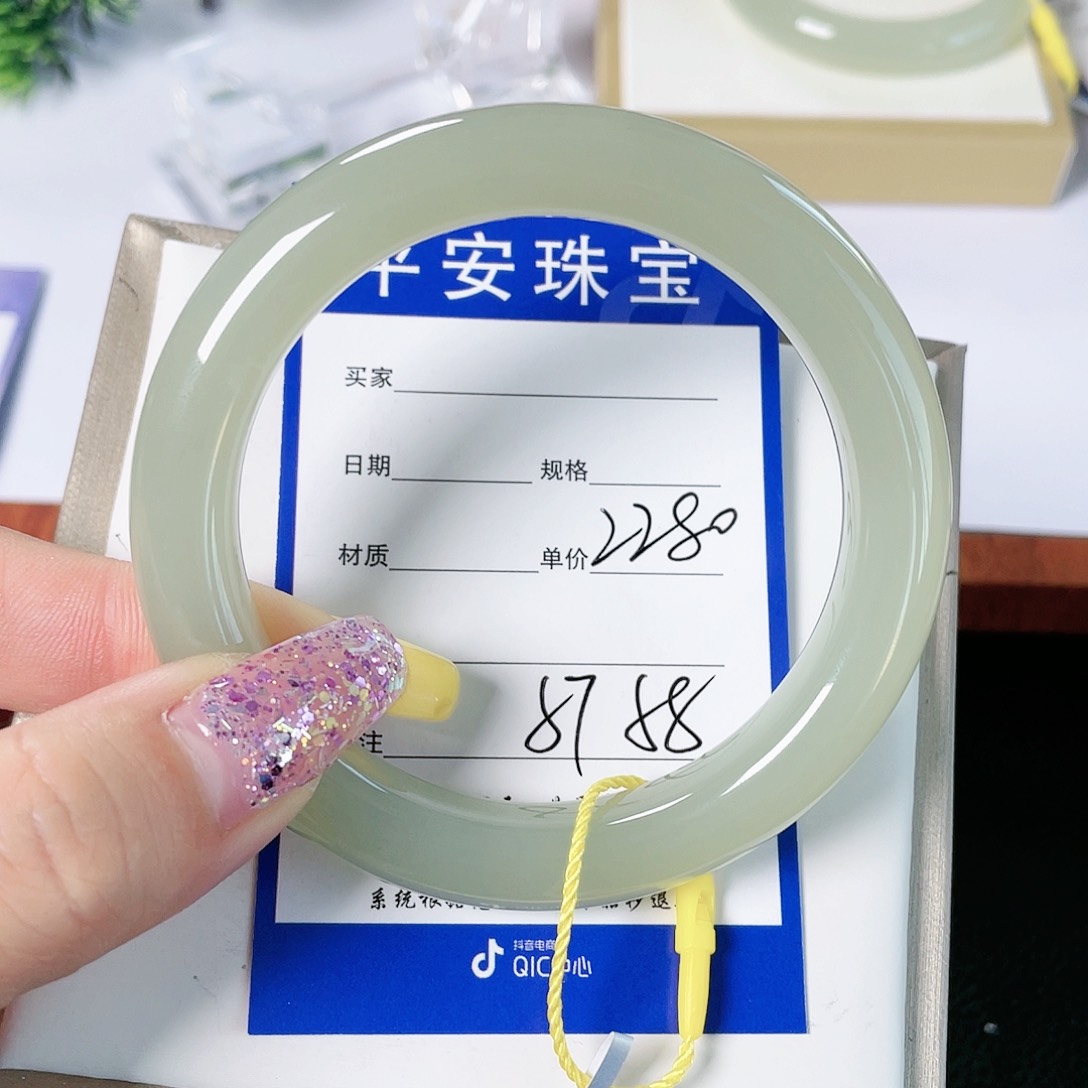 和田玉未镶嵌手镯