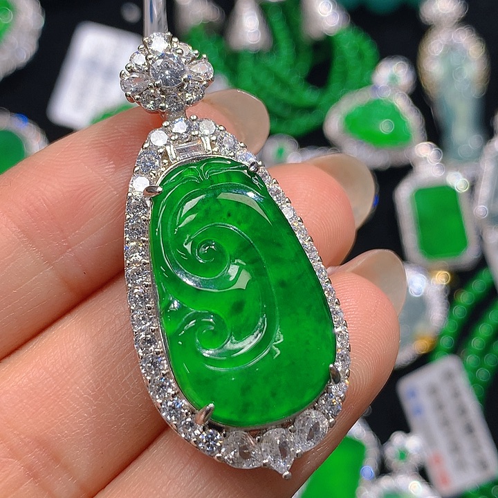 翡翠颈饰未镶嵌翡翠