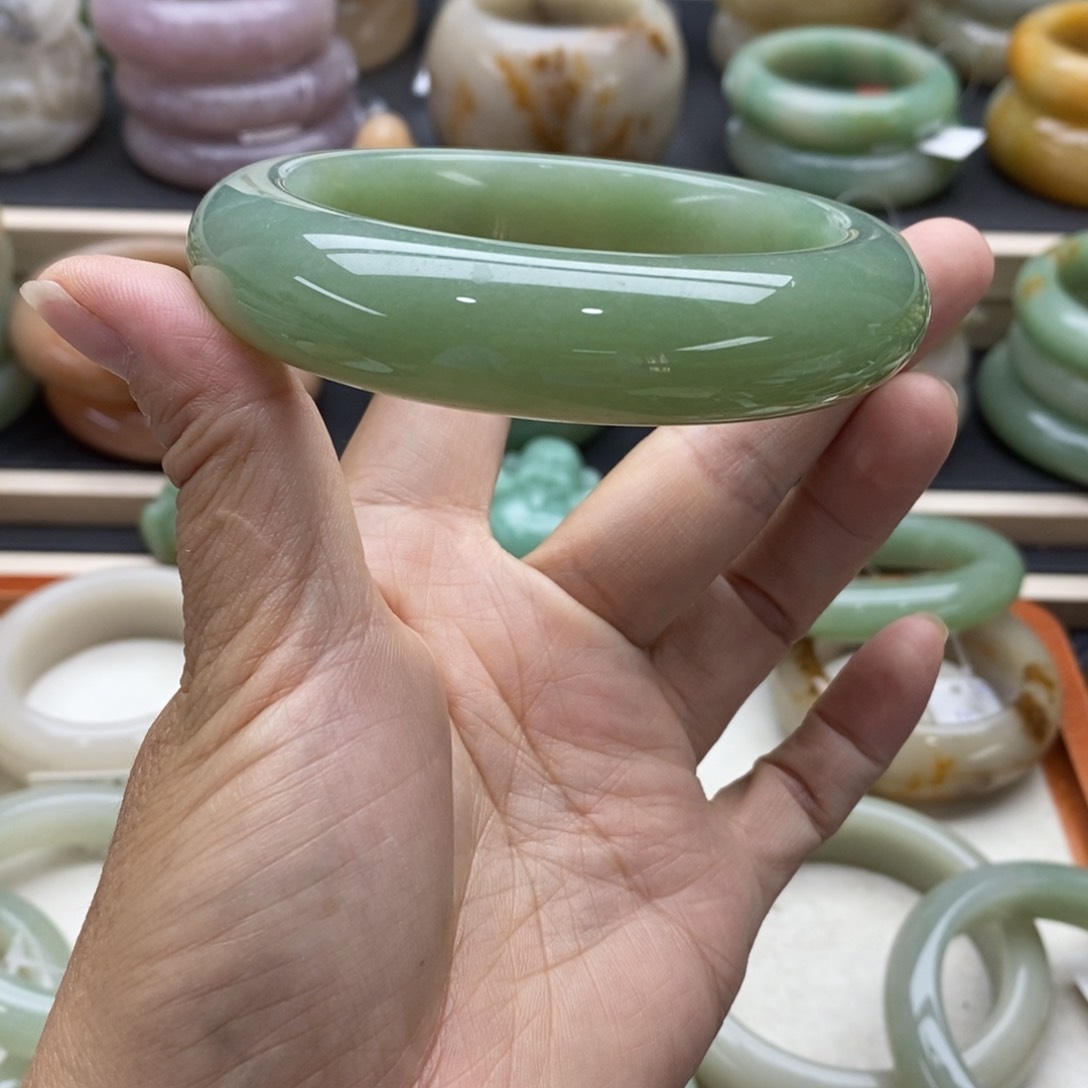 石英质玉手镯未镶嵌我****呀