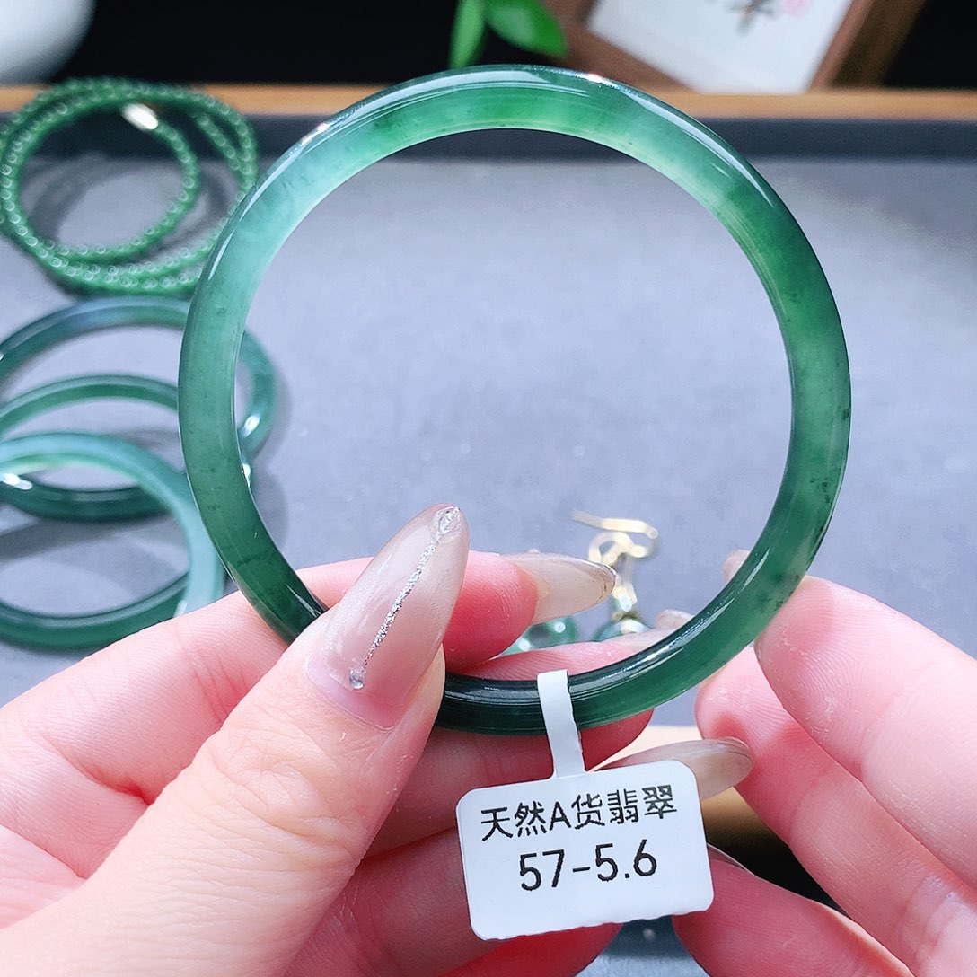 翡翠手镯（圆镯）未镶嵌