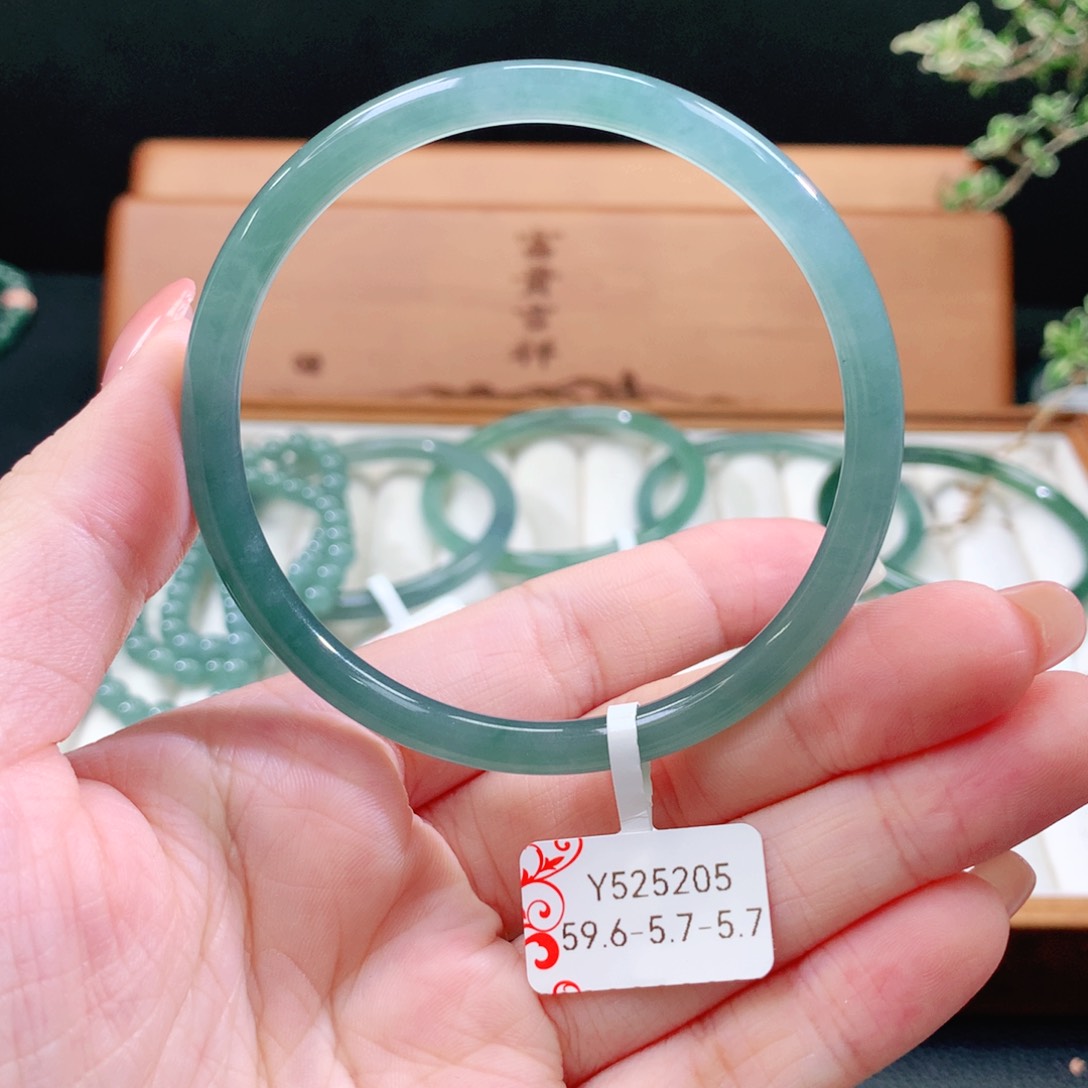 翡翠未镶嵌手镯天然