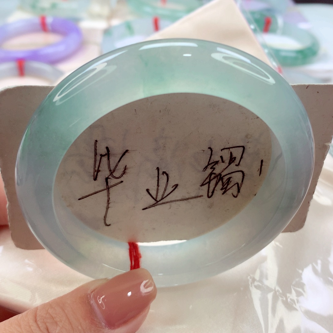 翡翠手镯未镶嵌师妹