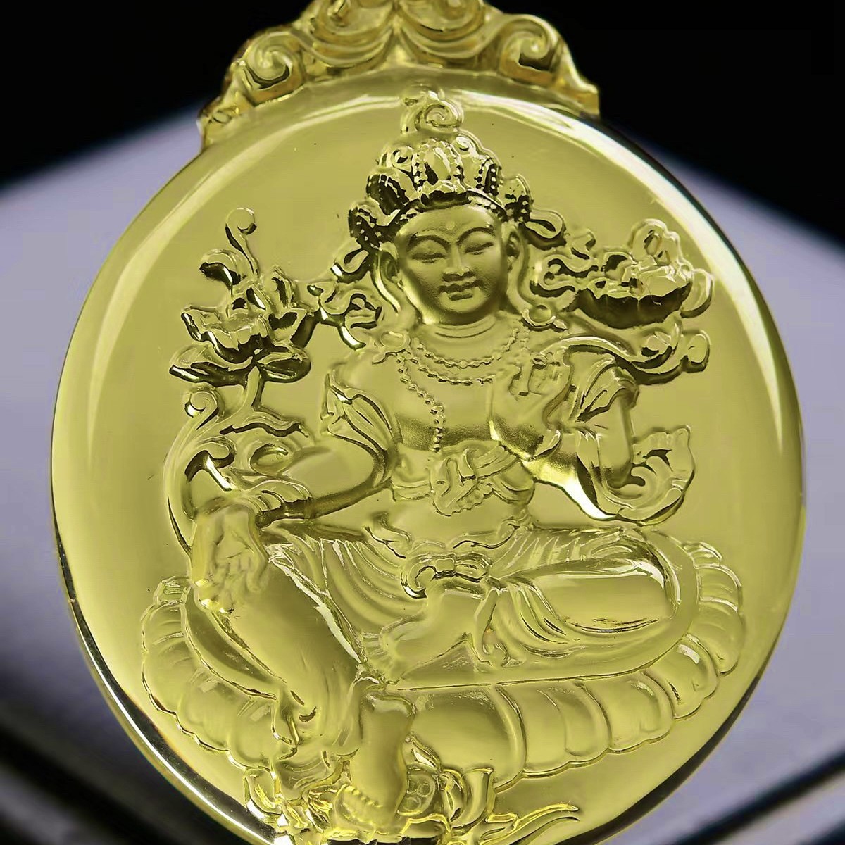 大号黄水晶度母观音吊坠 晶体通透，尺寸57*47*17mm，80克左右