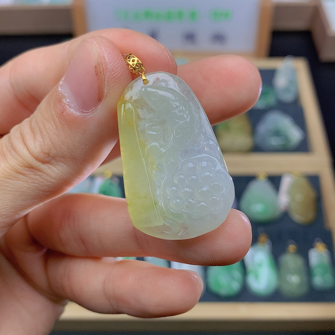 翡翠颈饰18K金镶嵌翡翠