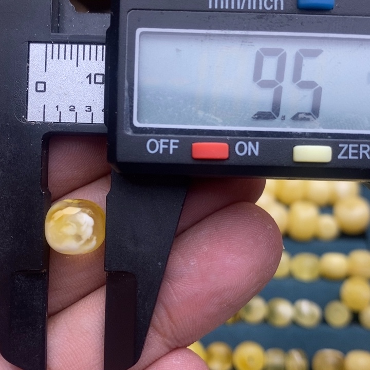 南红玛瑙未镶嵌老型单珠32号9.5*8微瑕