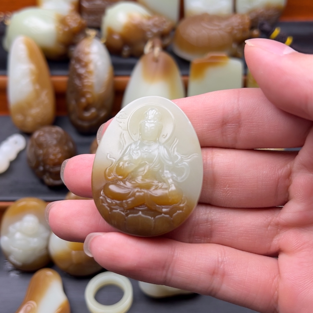 颈饰未镶嵌和田玉
