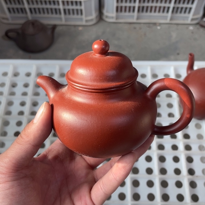 老厂紫砂壶一件。