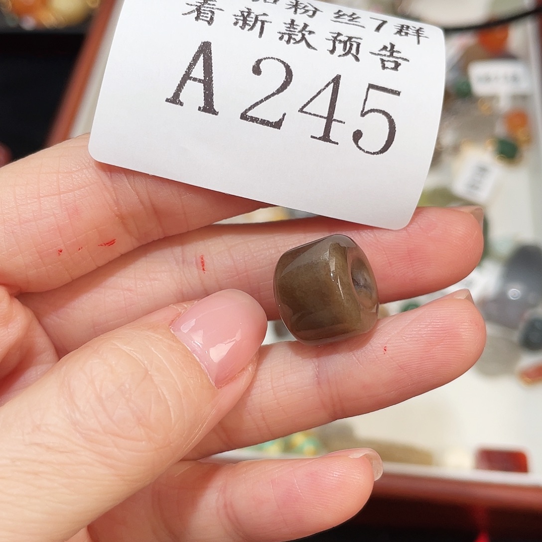 琥珀未镶嵌颈饰A245