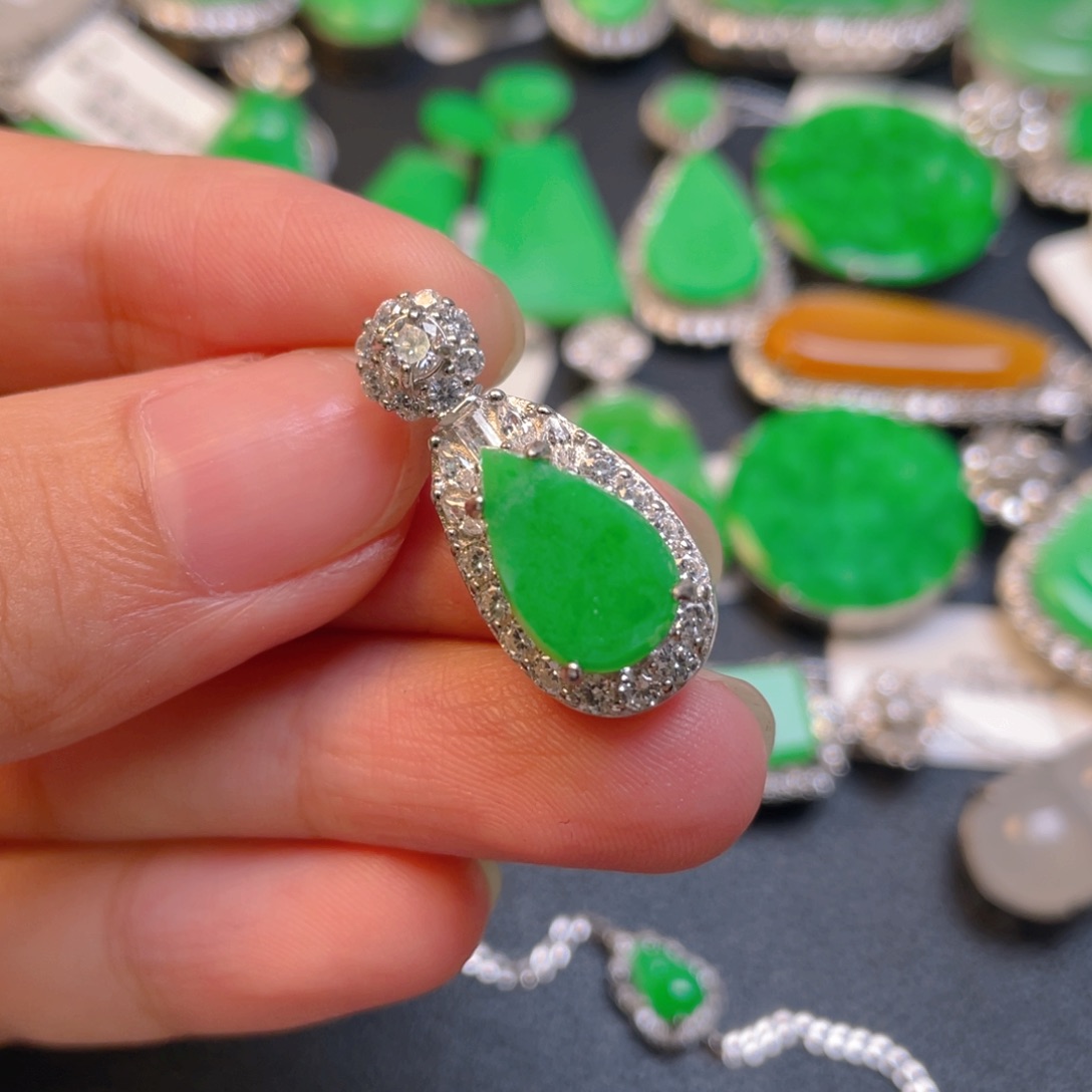 淼***淼颈饰银S925镶嵌翡翠