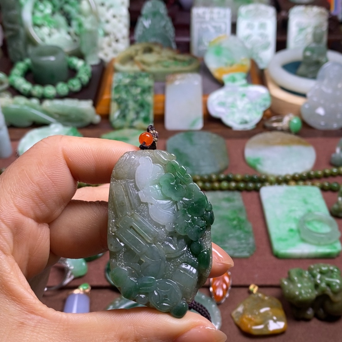 吕***）翡翠未镶嵌挂件111111111111