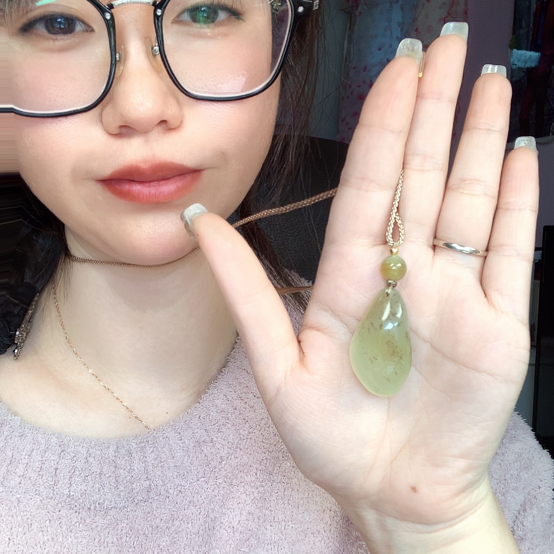 蛇纹石玉颈饰未镶嵌