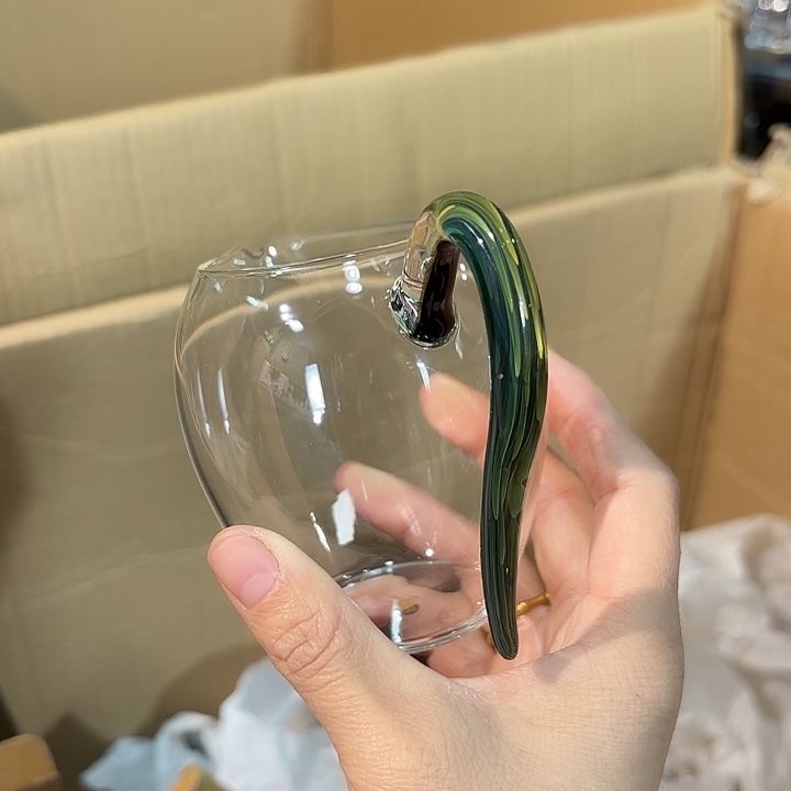 忆然绿凤尾。            