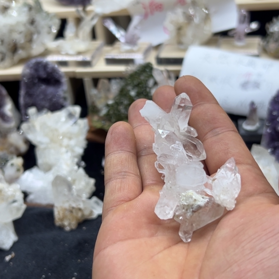 颜***颜珠宝半成品未镶嵌水晶