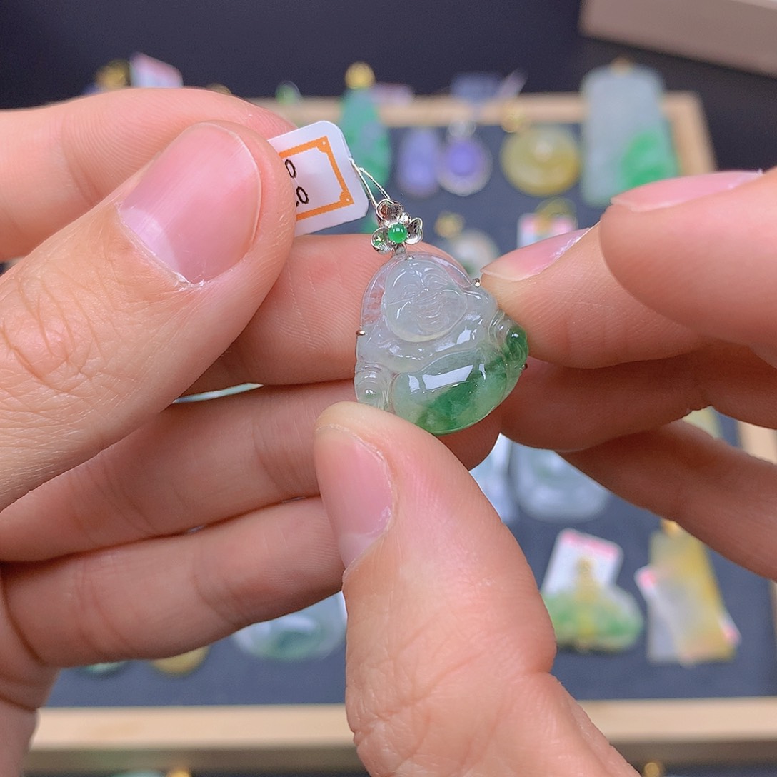 翡翠颈饰18K金镶嵌翡翠