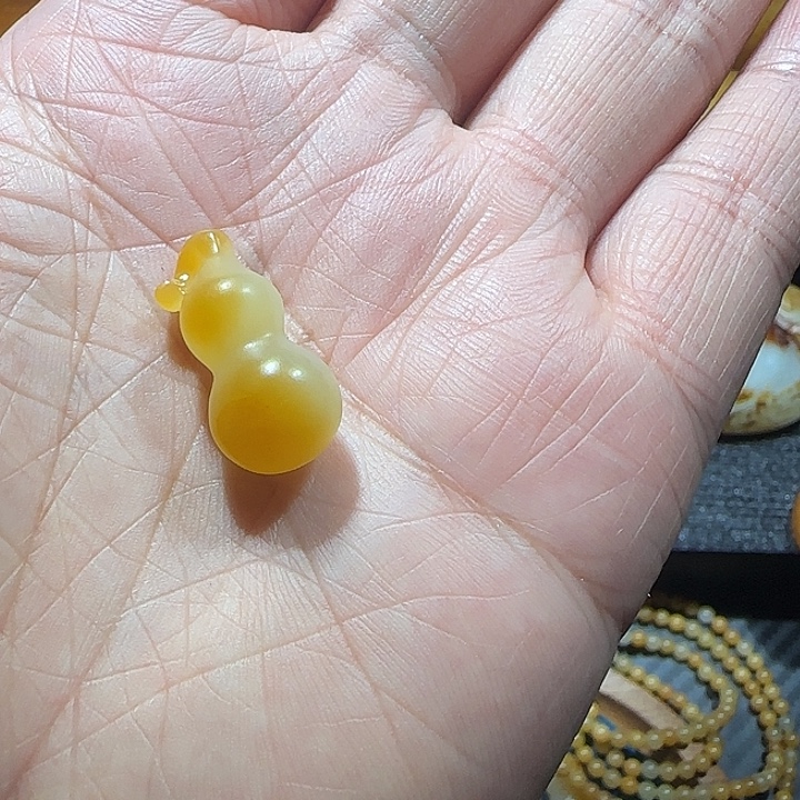 兑***河和田玉（糖玉）未镶嵌车挂