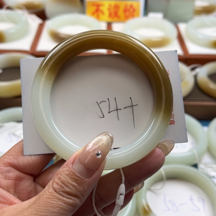 和田玉手镯未镶嵌晴*