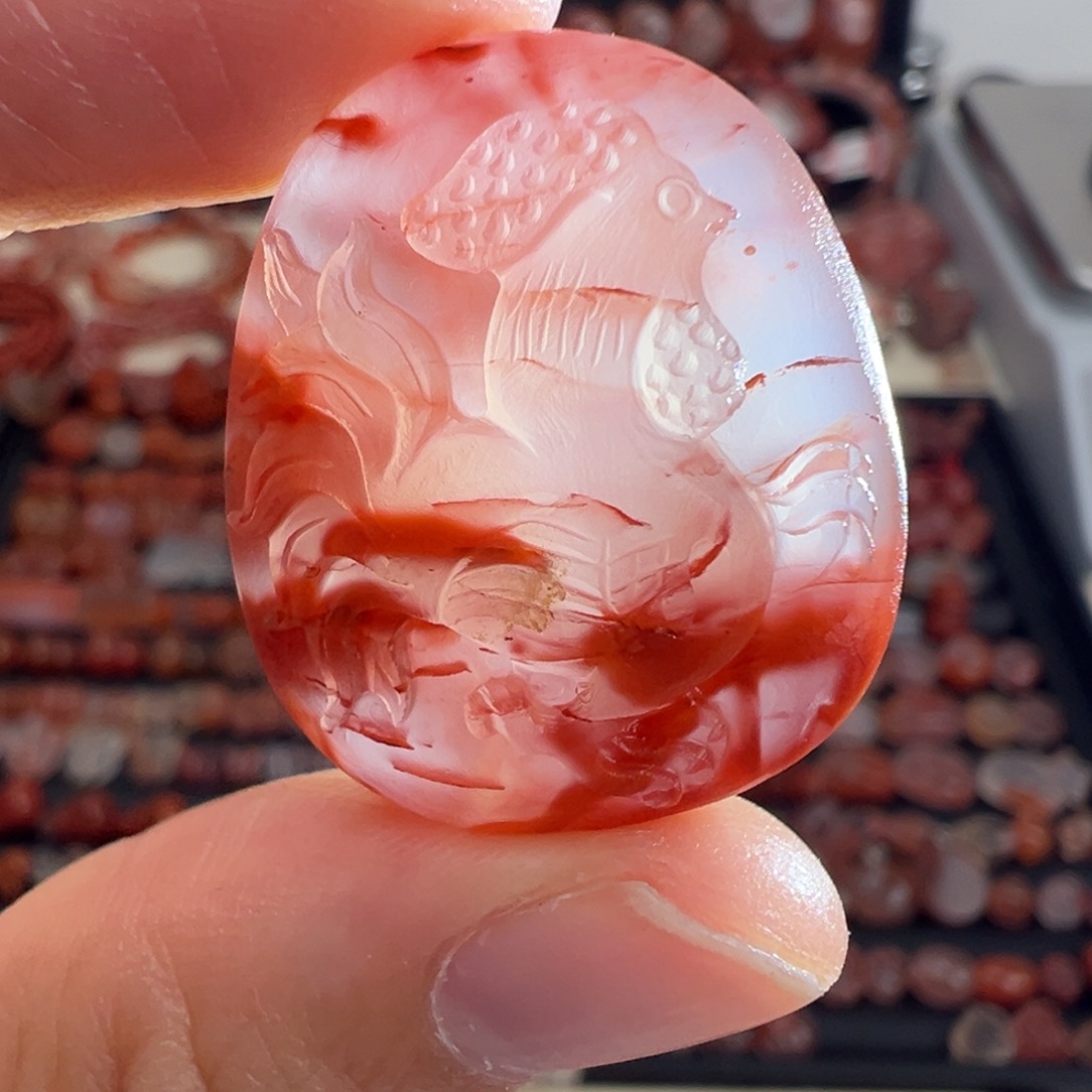 南红玛瑙未镶嵌颈饰生肖鸡吊坠