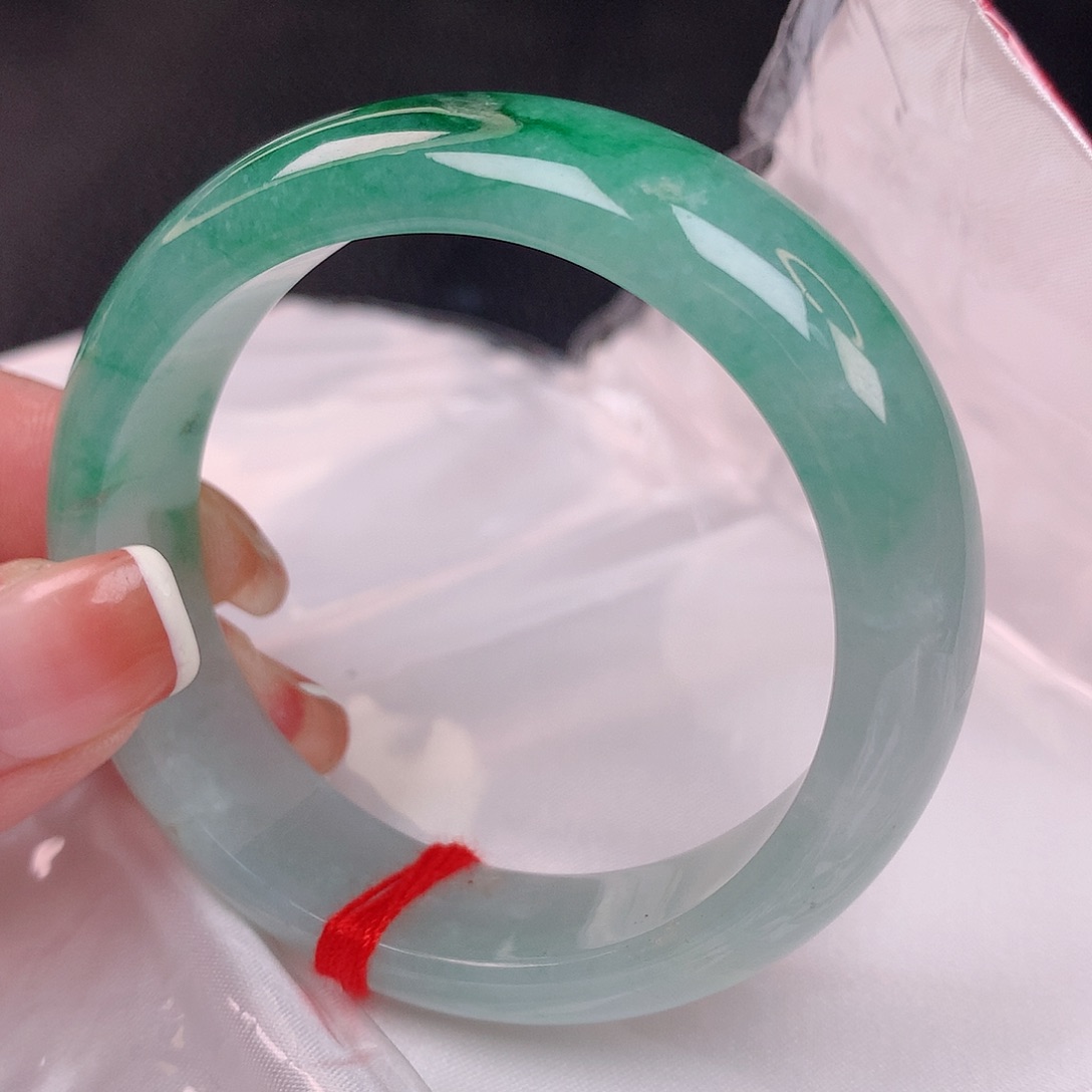 【闪购商品】翡翠手镯（贵妃镯）未镶嵌53