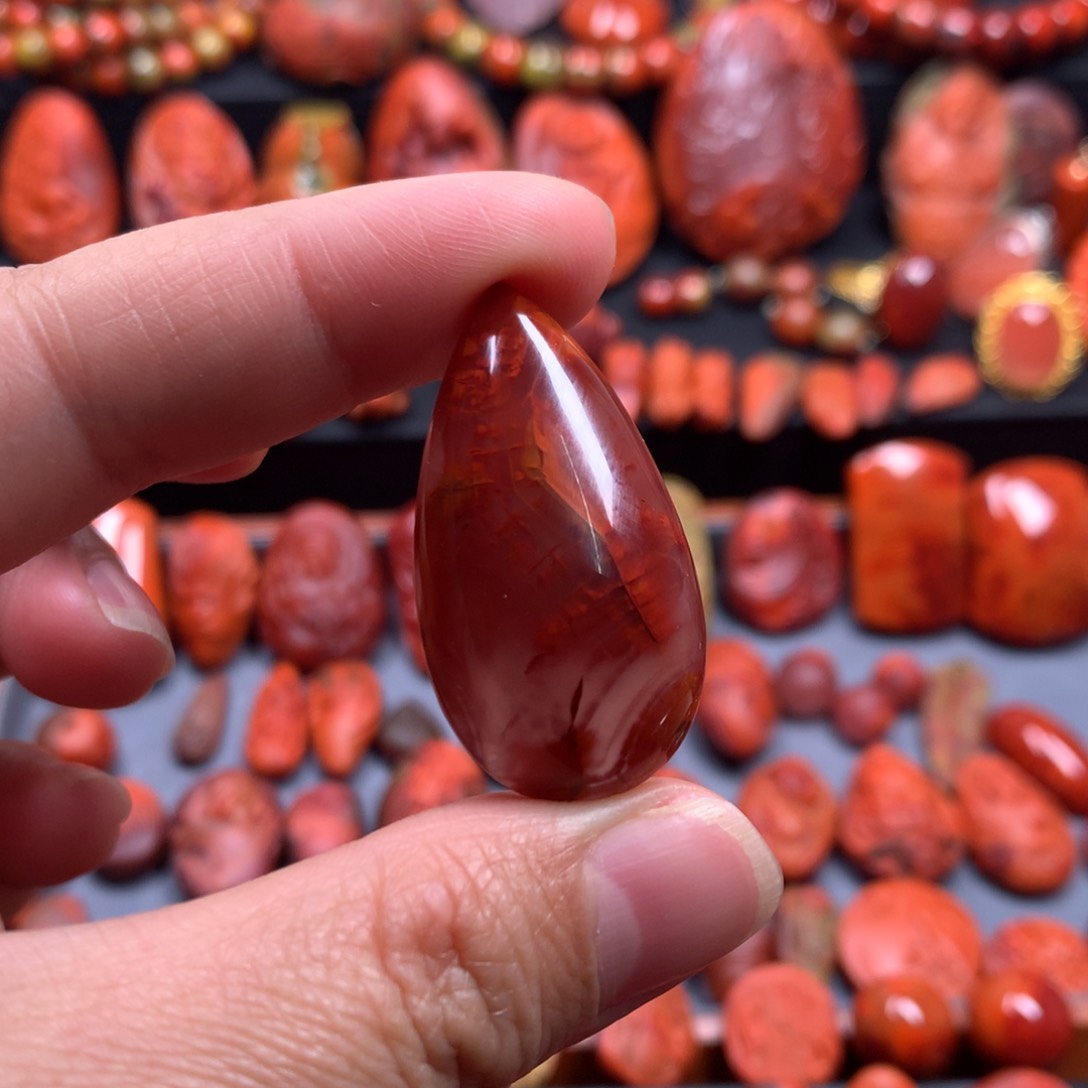 南红玛瑙吊坠未镶嵌