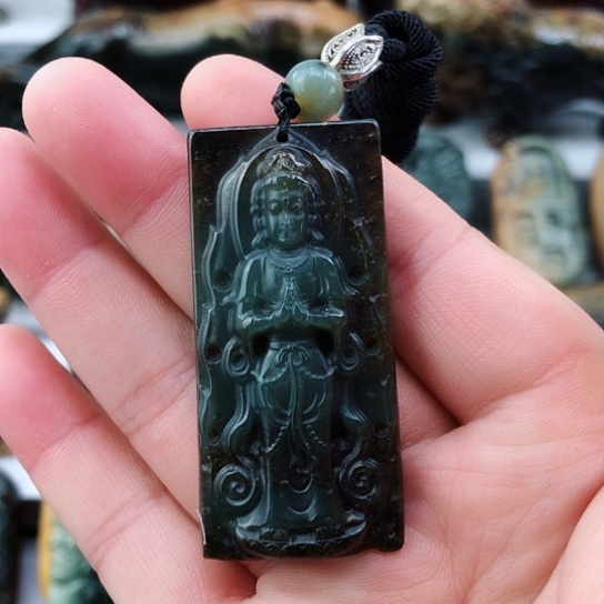 未镶嵌岫岩河磨玉（透闪石质玉）挂件